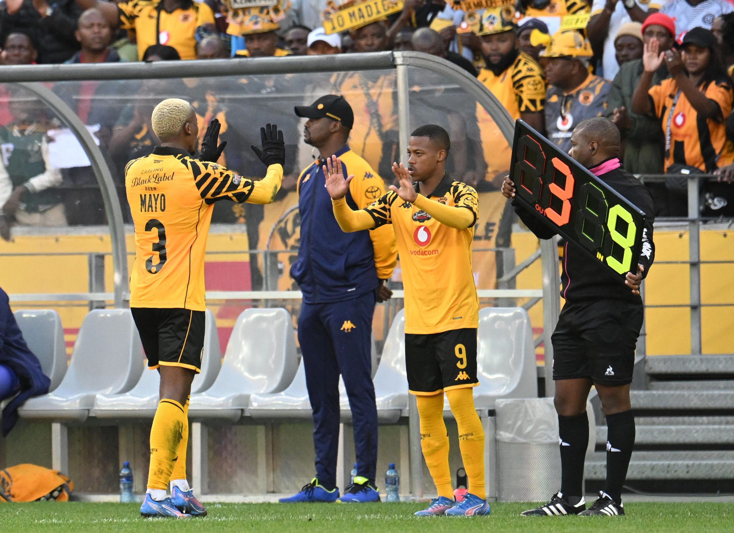 Khanyisa Mayo of Kaizer Chiefs is replaced by Ashley du Preez of Kaizer Chiefs during the 2025 Carling Knockout Cup last 16 game